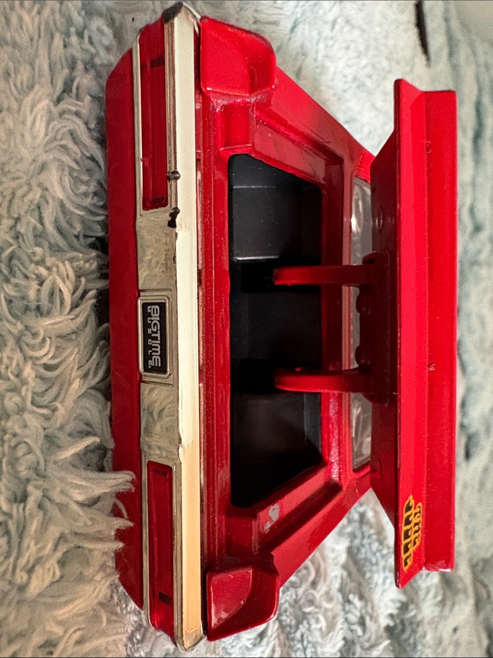 Red Jadas Toys Pontiac GTO with Opening Latches - Picture 4 of 7